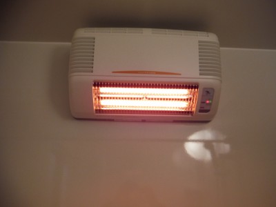 浴室も体も素早く暖める遠赤外線暖房機　渋川市