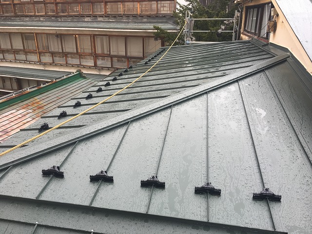 渋川市伊香保町にて経年劣化による板金屋根の葺替え工事行いました