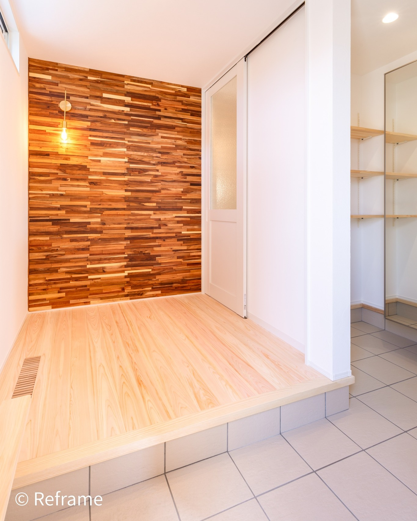 木のぬくもりが家族を迎えてくれる素敵な玄関🏠